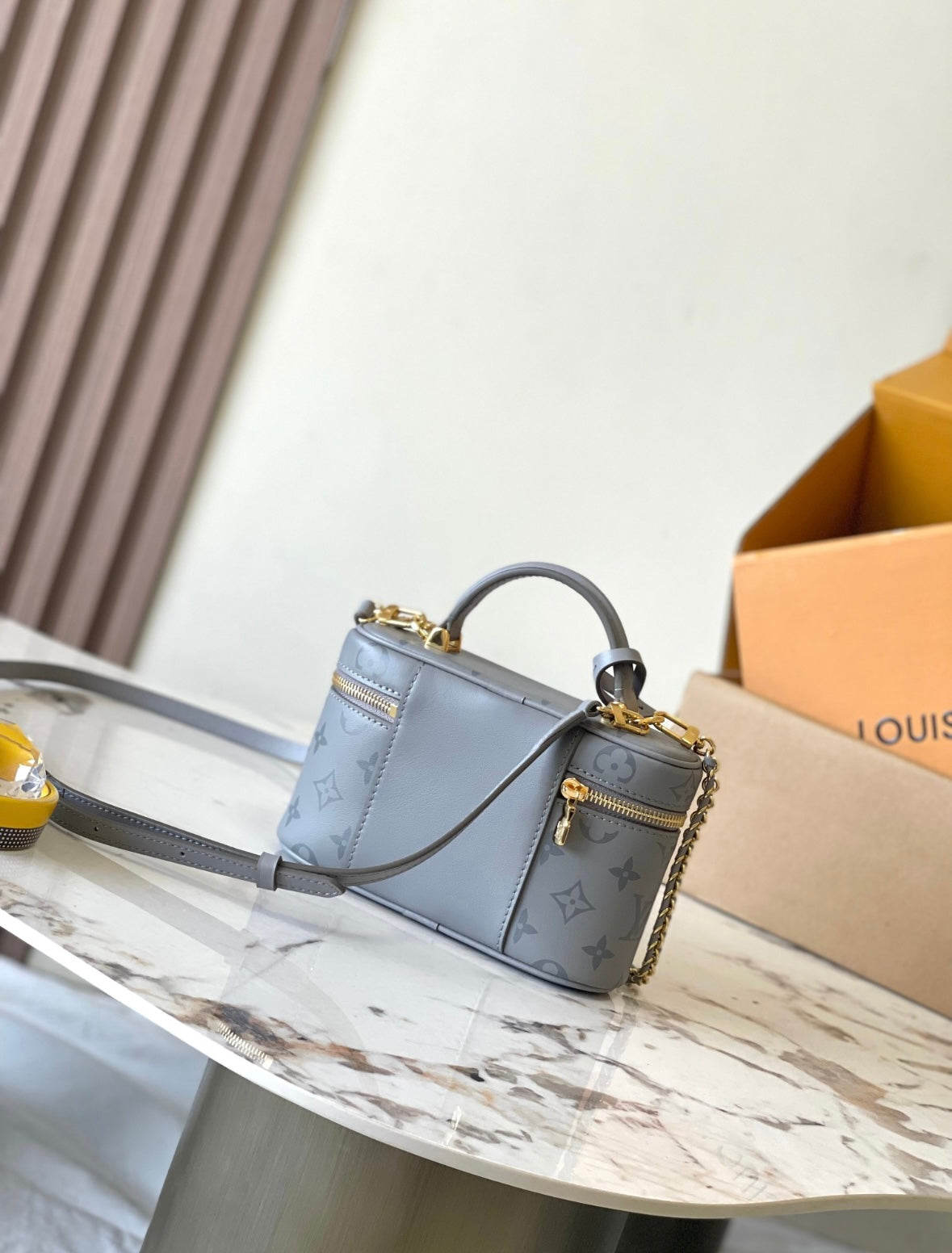 Elegant Grey Box Crossbody Bag with Gold Chain