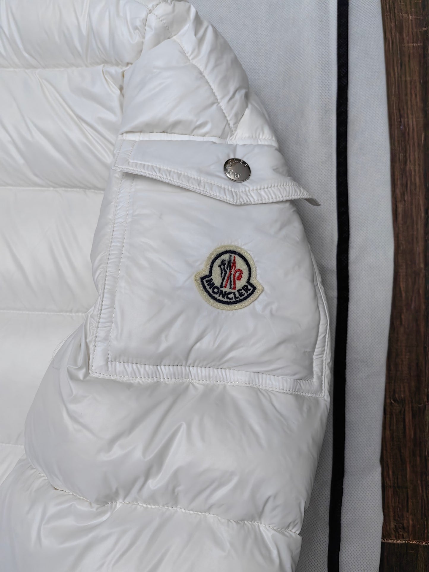 Luxury Puffer Jacket with Hood and Quilted Design