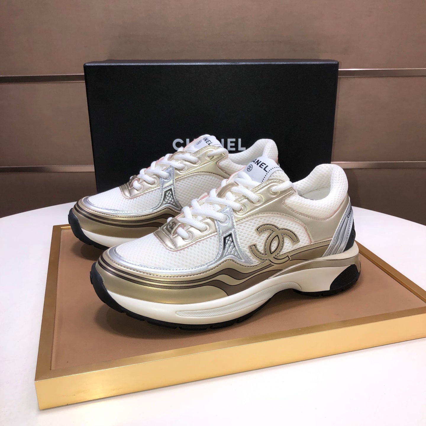 C runners, White & Gold Luxury Mesh Sneakers