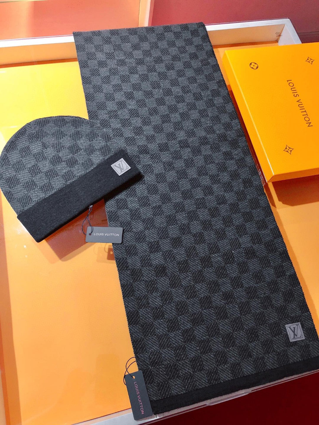 Luxury Knit Beanie & Scarf Set – Black/Grey Check Pattern