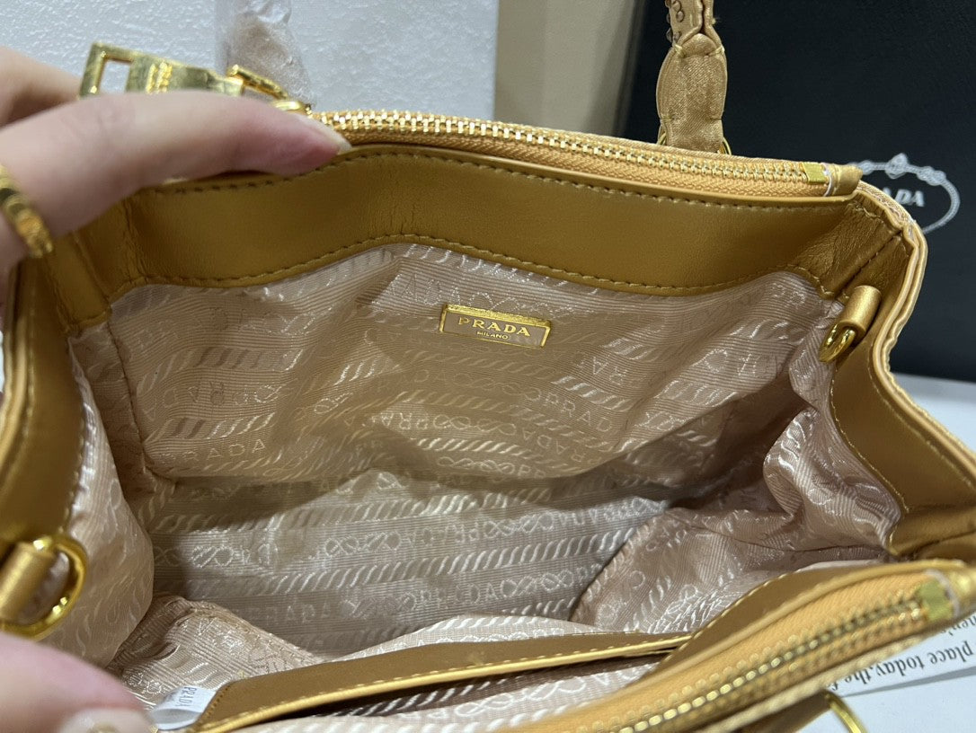 Luxury Crystal-Studded Handbag with Structured Design