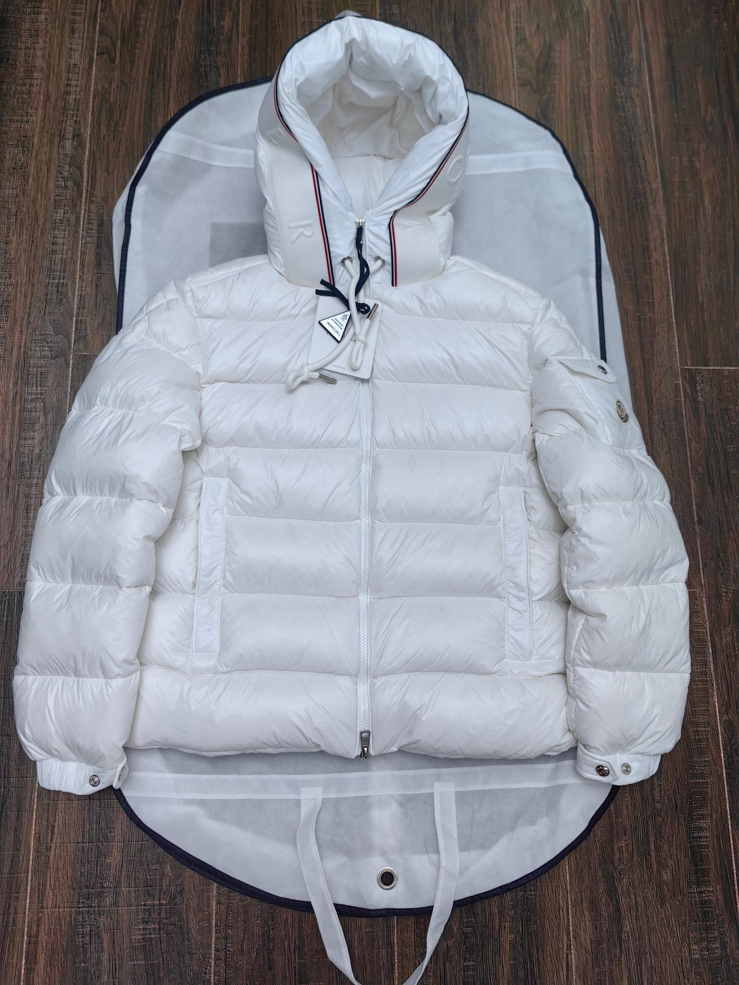 Luxury Puffer Jacket with Hood and Quilted Design