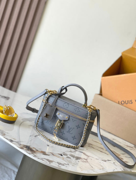 Elegant Grey Box Crossbody Bag with Gold Chain