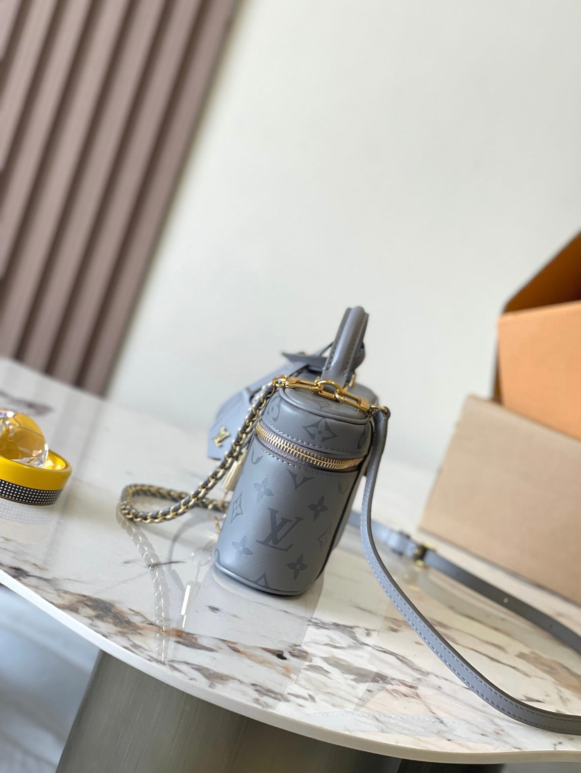 Elegant Grey Box Crossbody Bag with Gold Chain