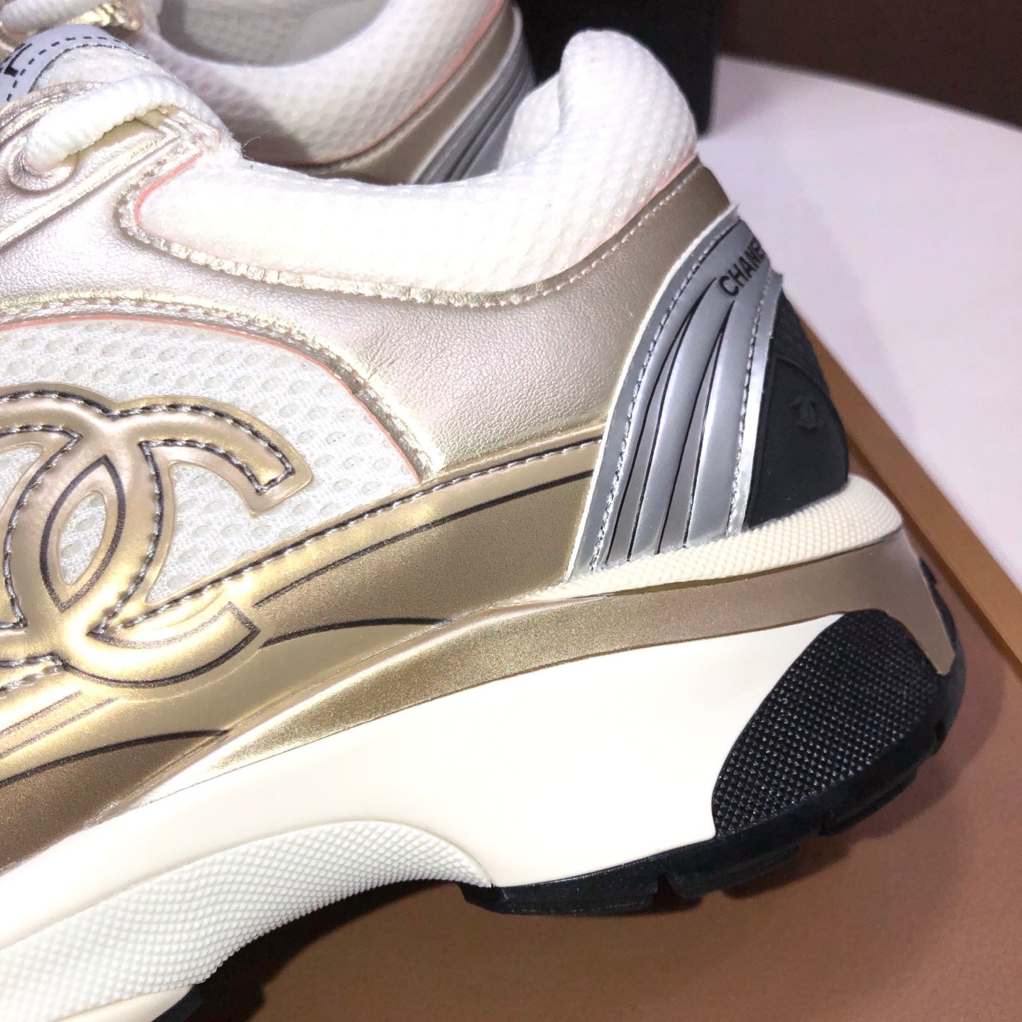 C runners, White & Gold Luxury Mesh Sneakers