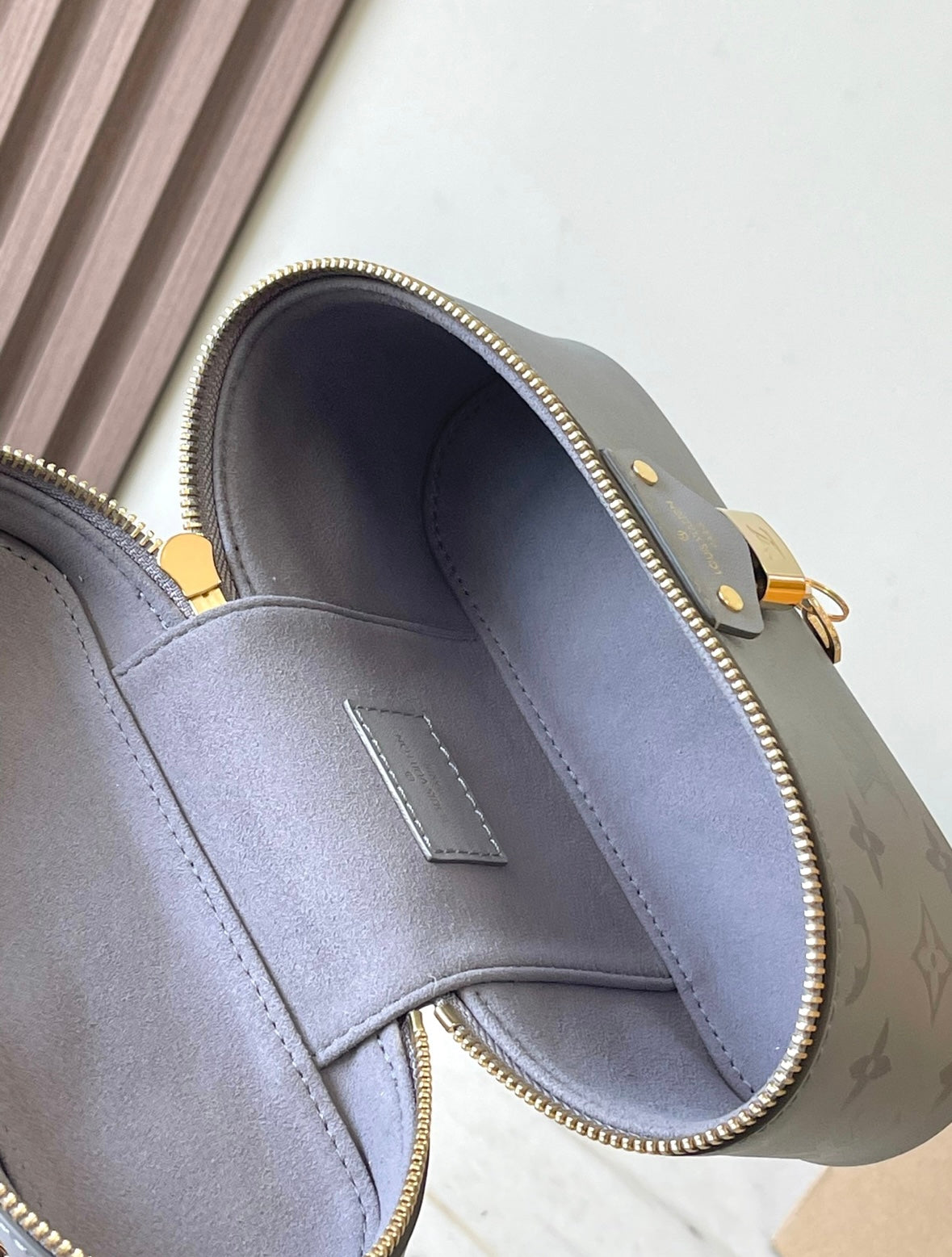 Elegant Grey Box Crossbody Bag with Gold Chain